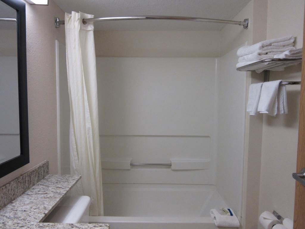 Hotel Travelodge By Wyndham Arlington/dallas Area