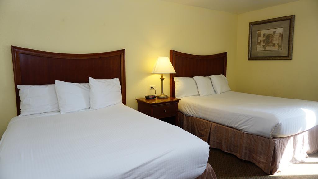 Baymont By Wyndham At Six Flags Dr 2*