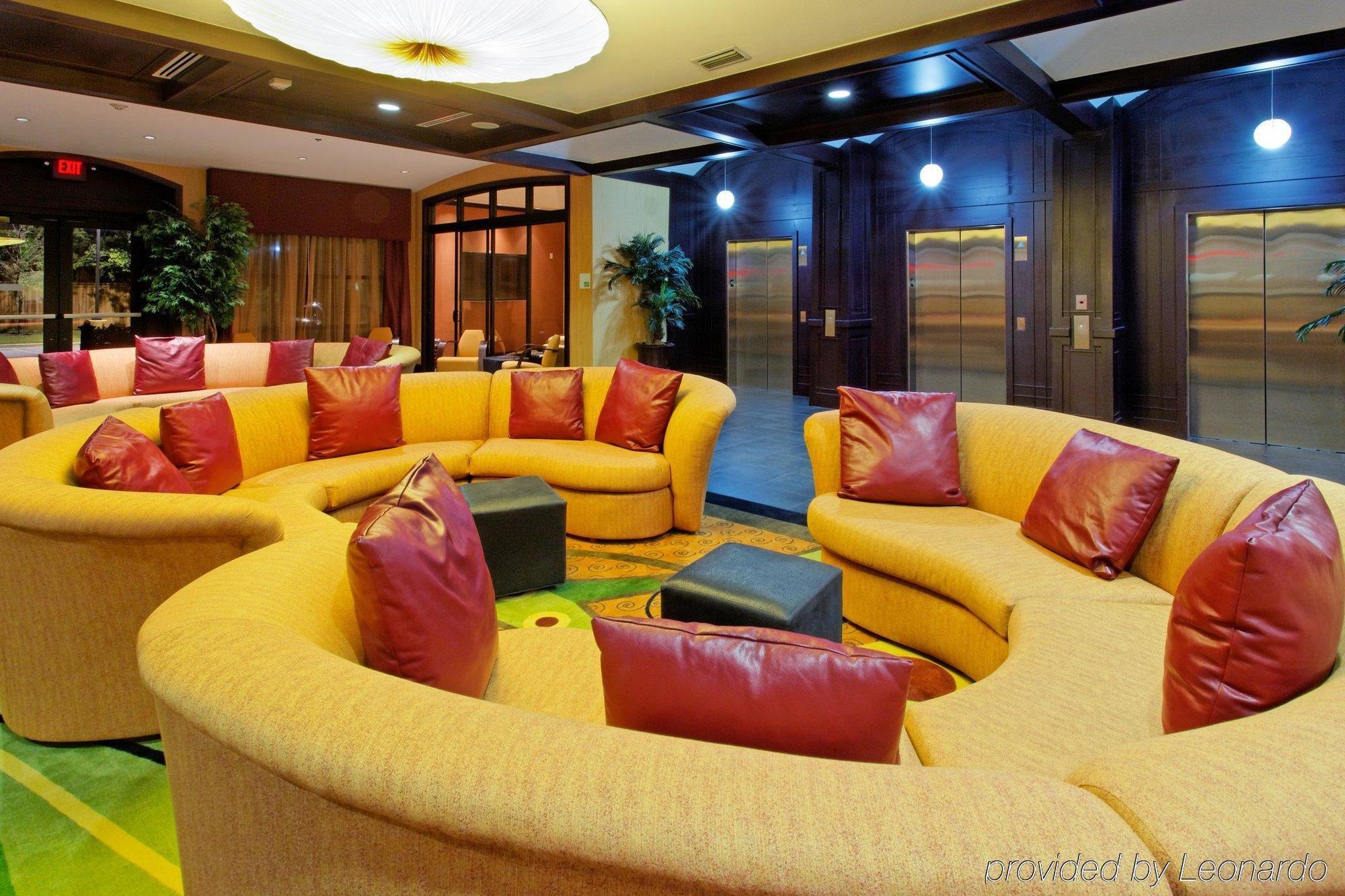 Northeast By Ihg Arlington
