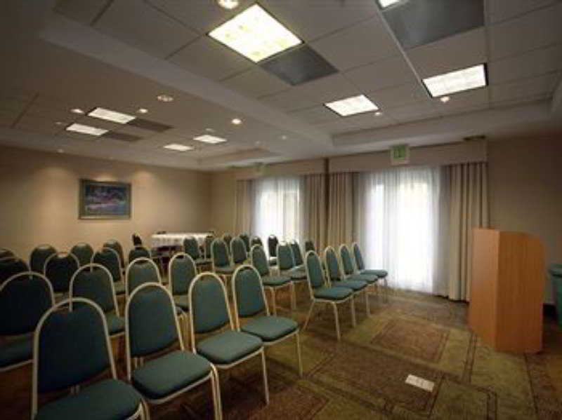 La Quinta By Wyndham Dallas South Hotel