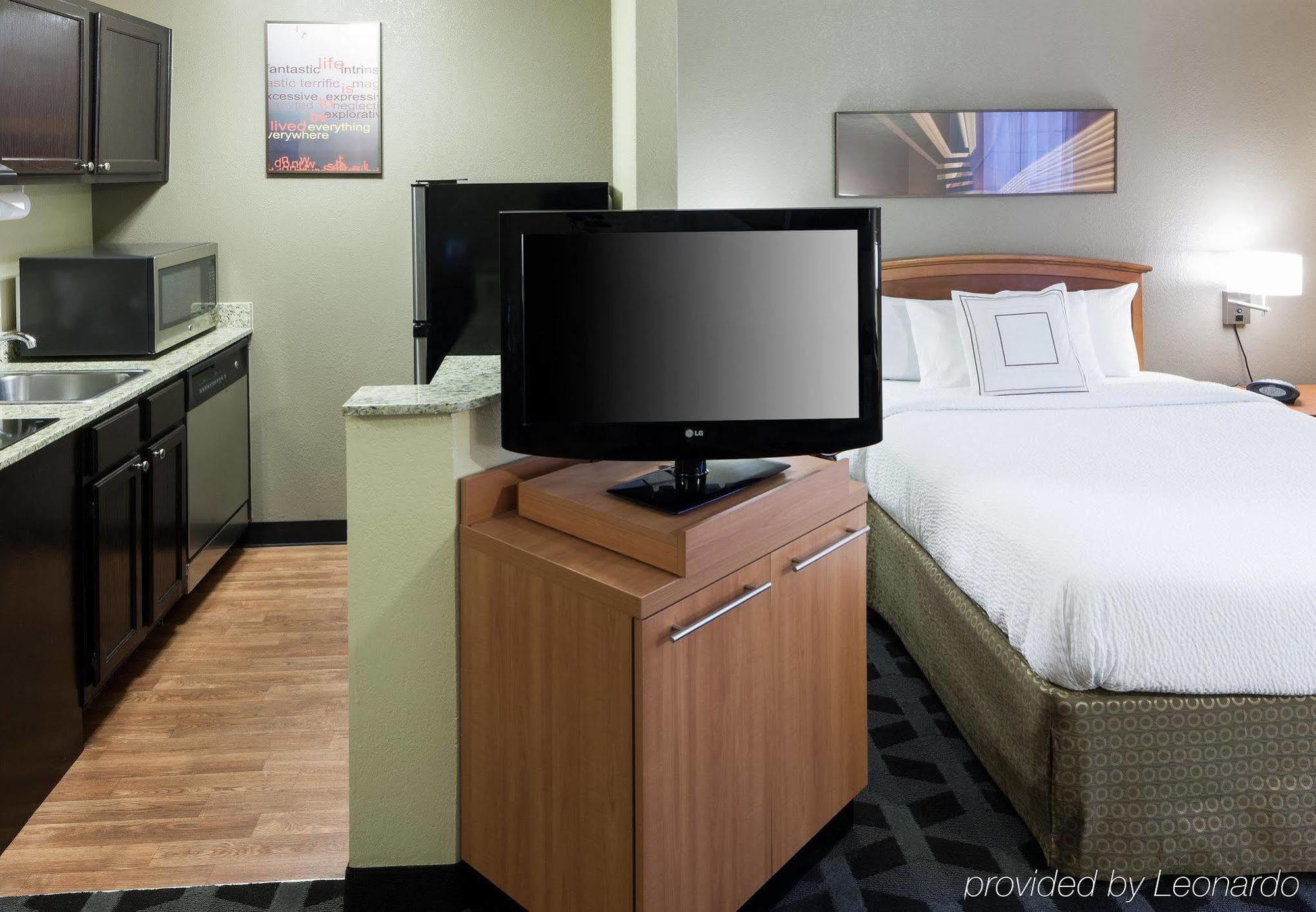 Towneplace Dallas North Hotel