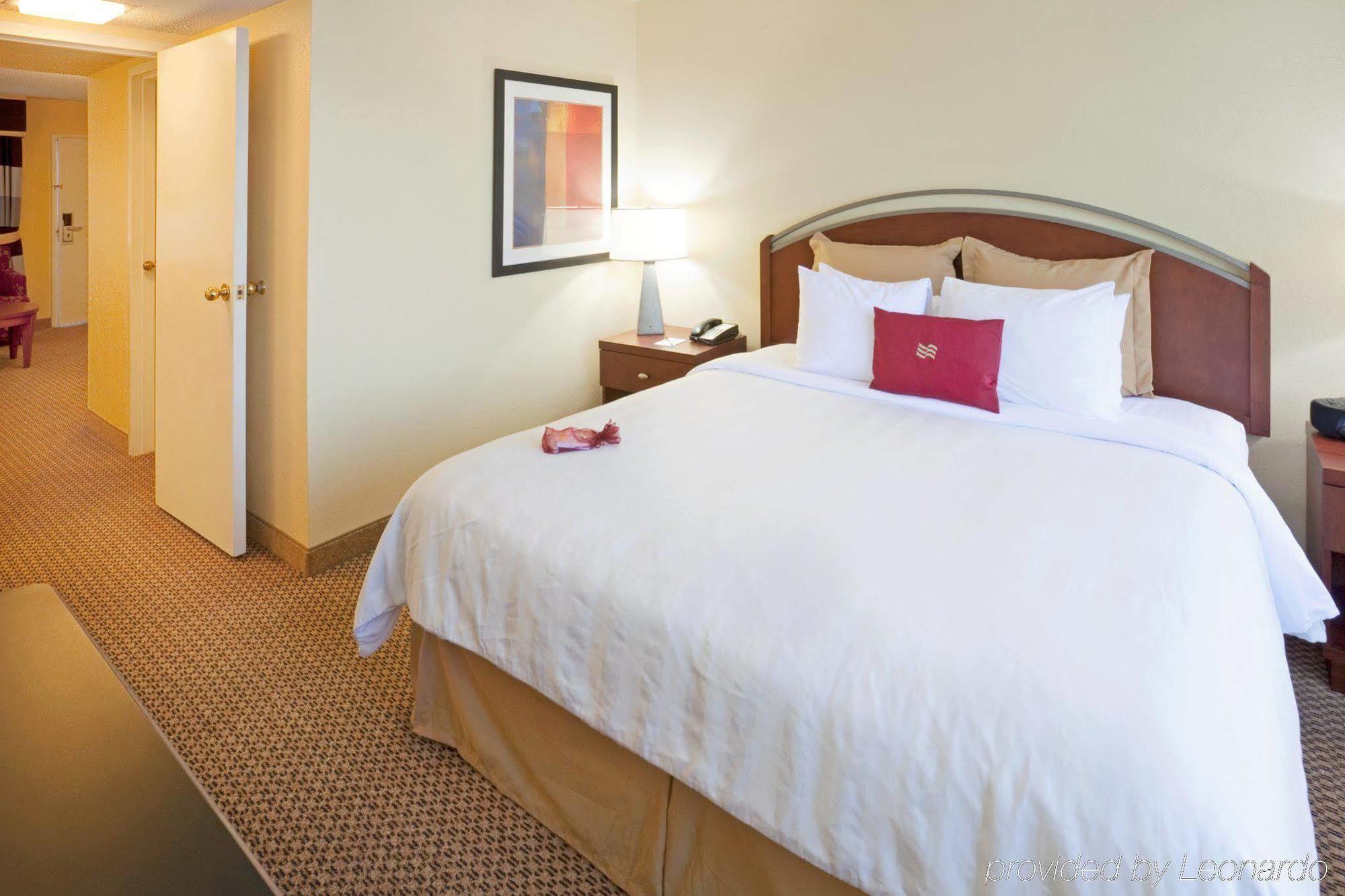 Hotel Crowne Plaza By Ihg 4*