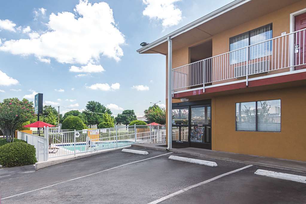 Hotel Days & By Wyndham Near Six Flags Arlington