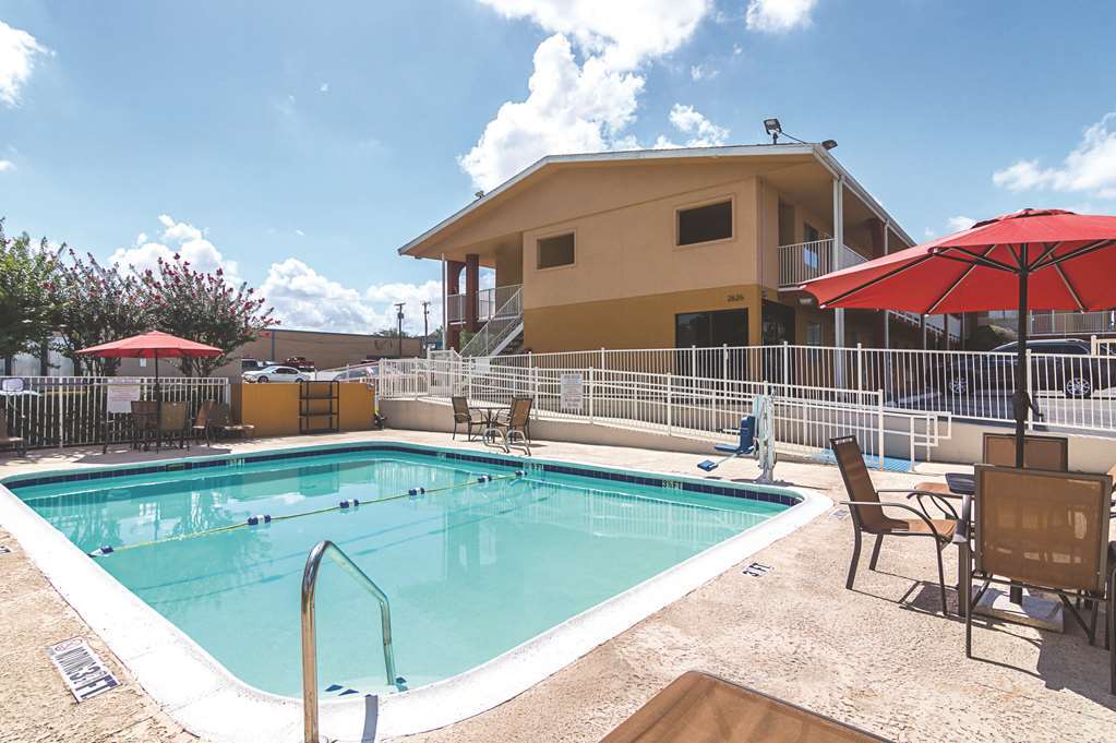 Days & By Wyndham Near Six Flags 2*