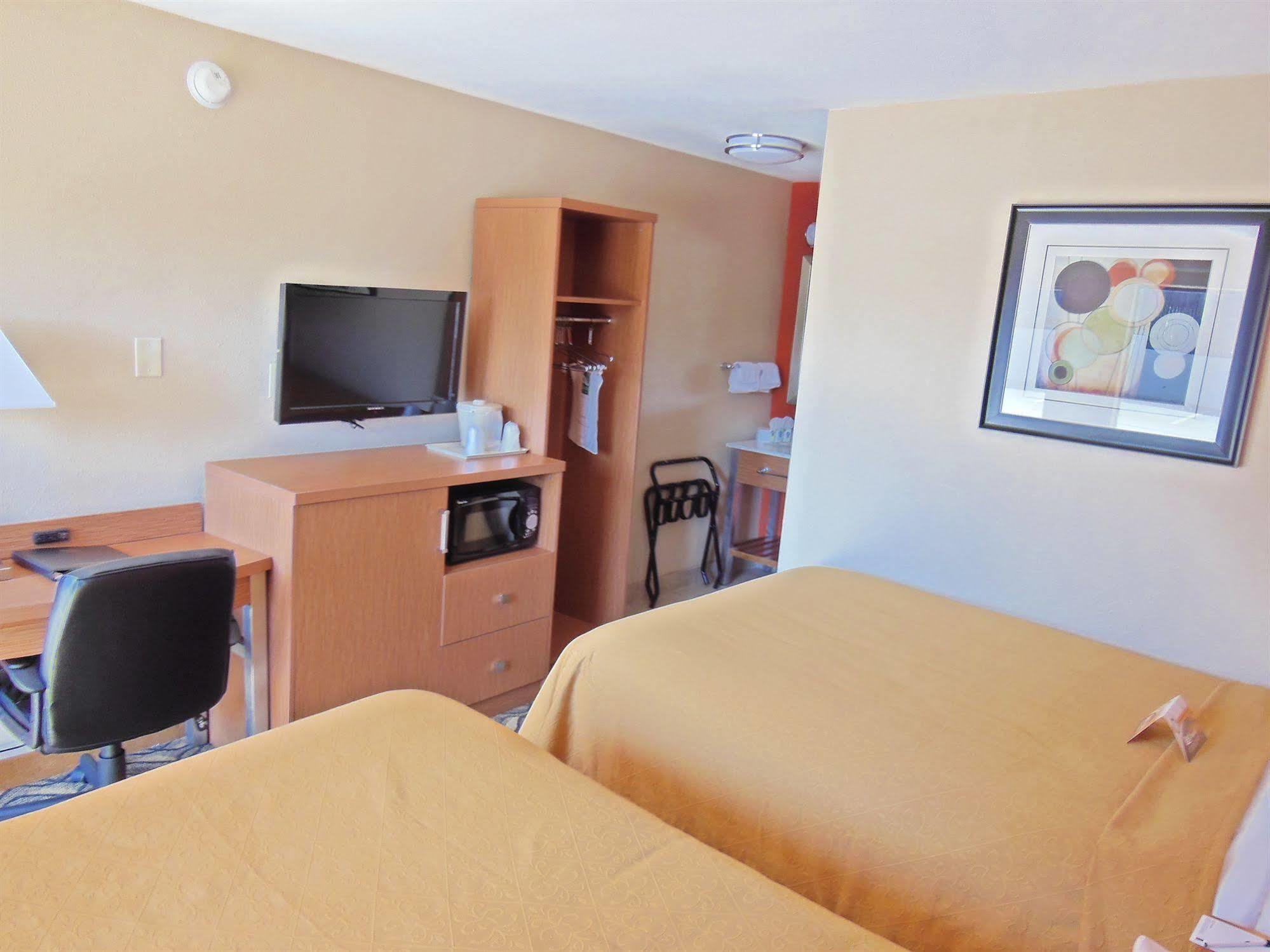 Days & By Wyndham Near Six Flags 2*