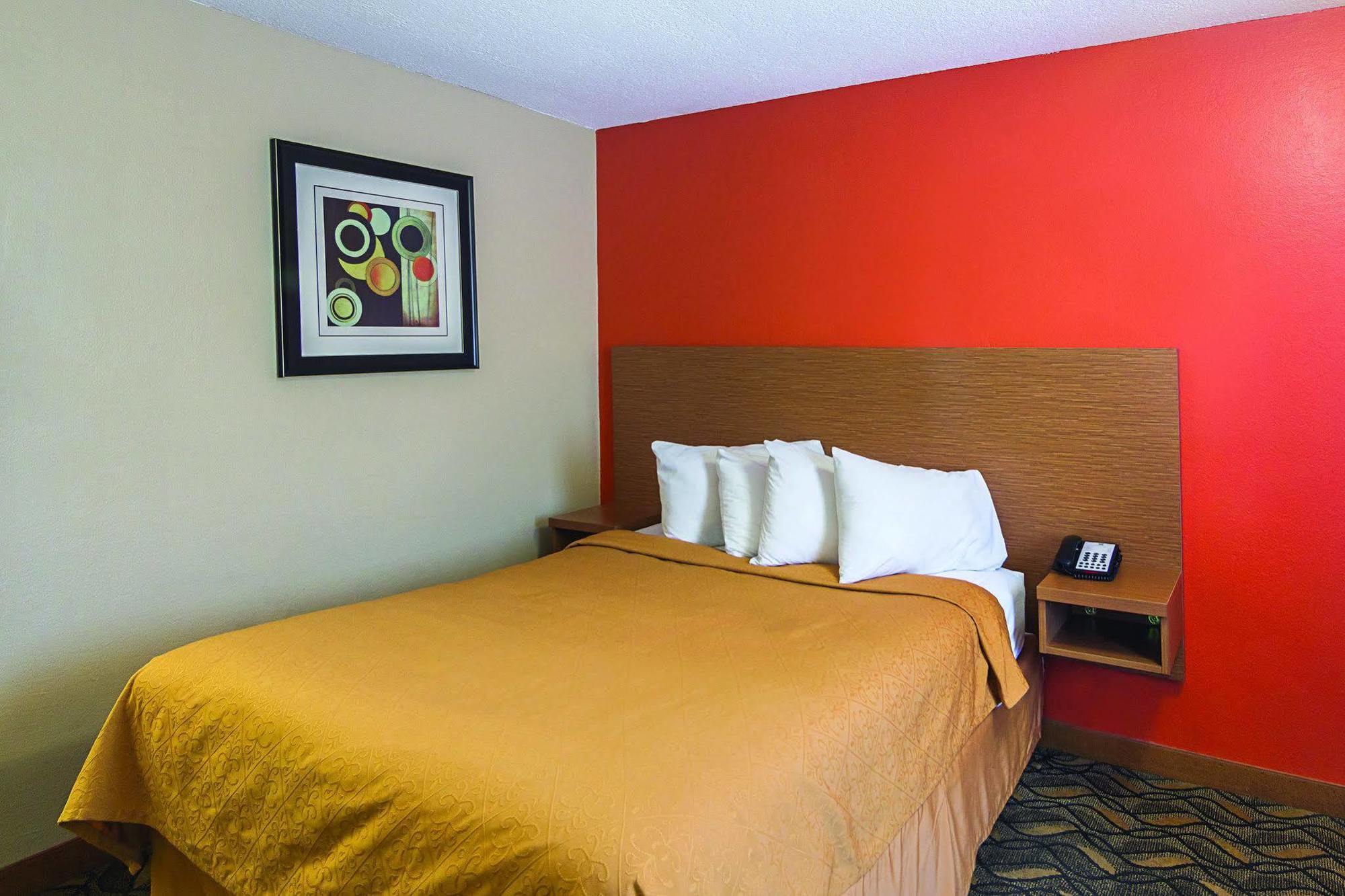 Days & By Wyndham Near Six Flags Hotel