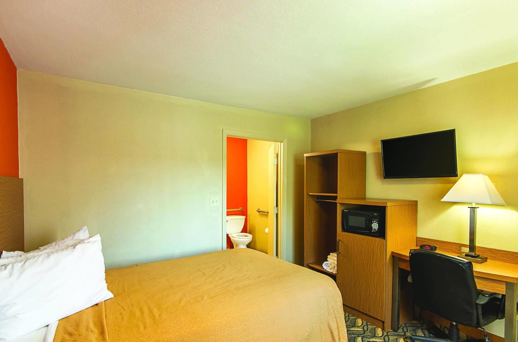 Days & By Wyndham Near Six Flags Arlington
