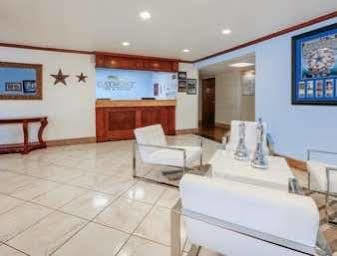 Hotel Baymont By Wyndham At Six Flags Dr