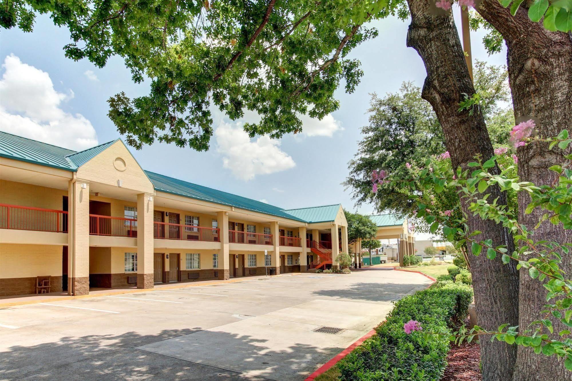 Hotel 6-arlington, Tx