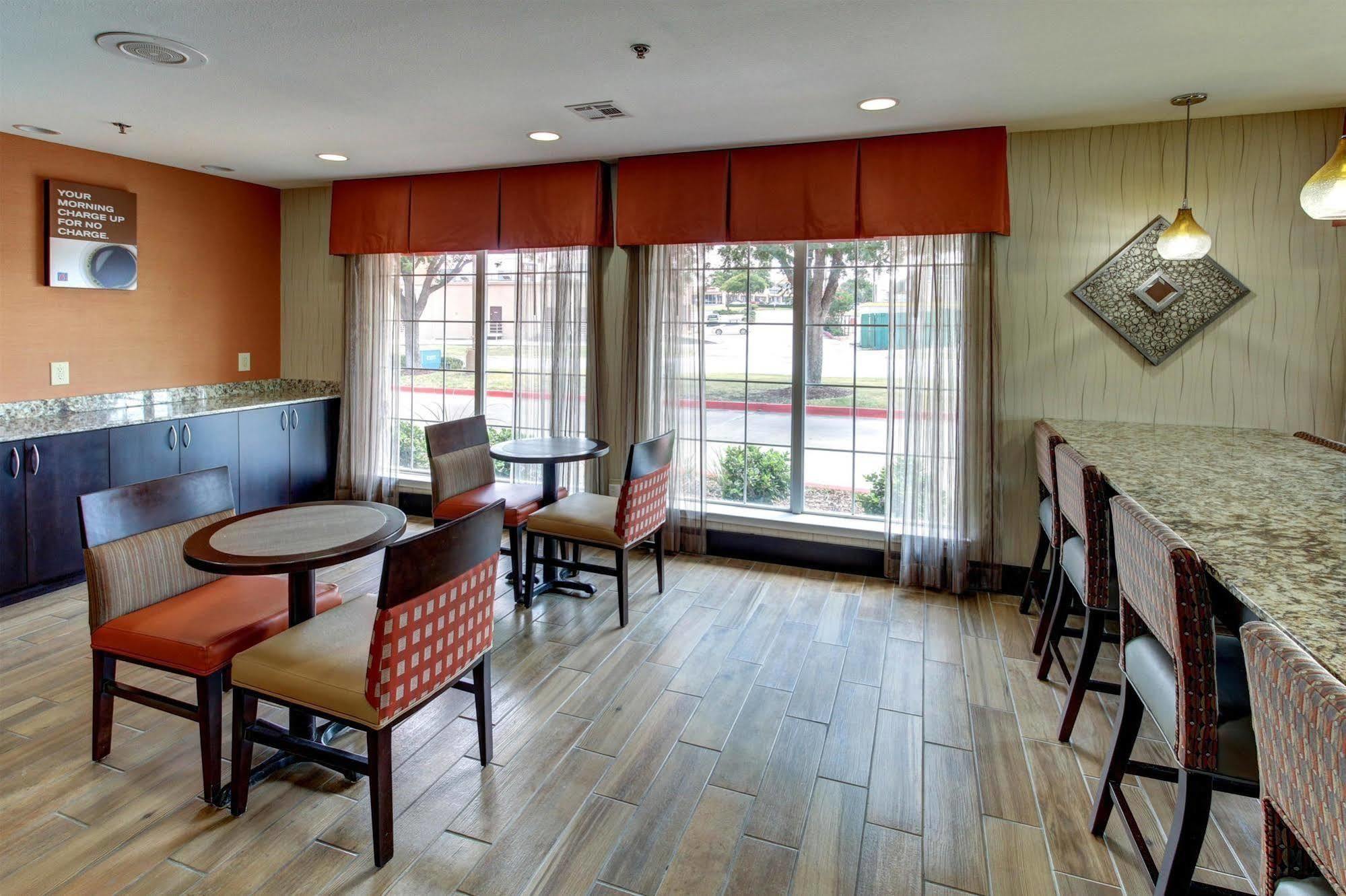 Hotel 6-arlington, Tx