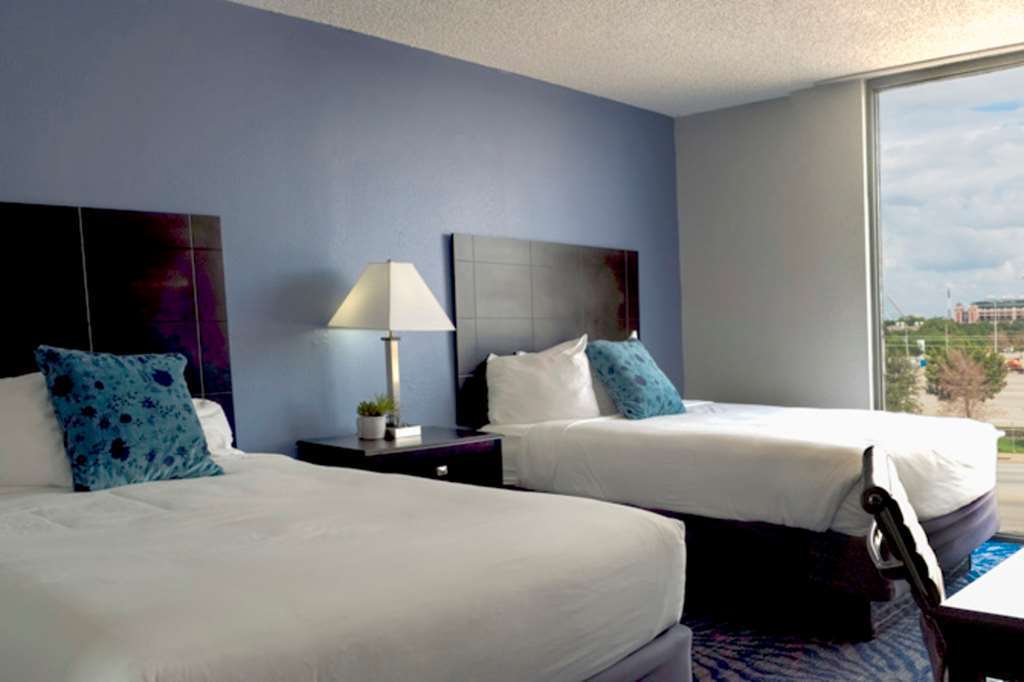 6 Tx Entertainment District Hotel 2*