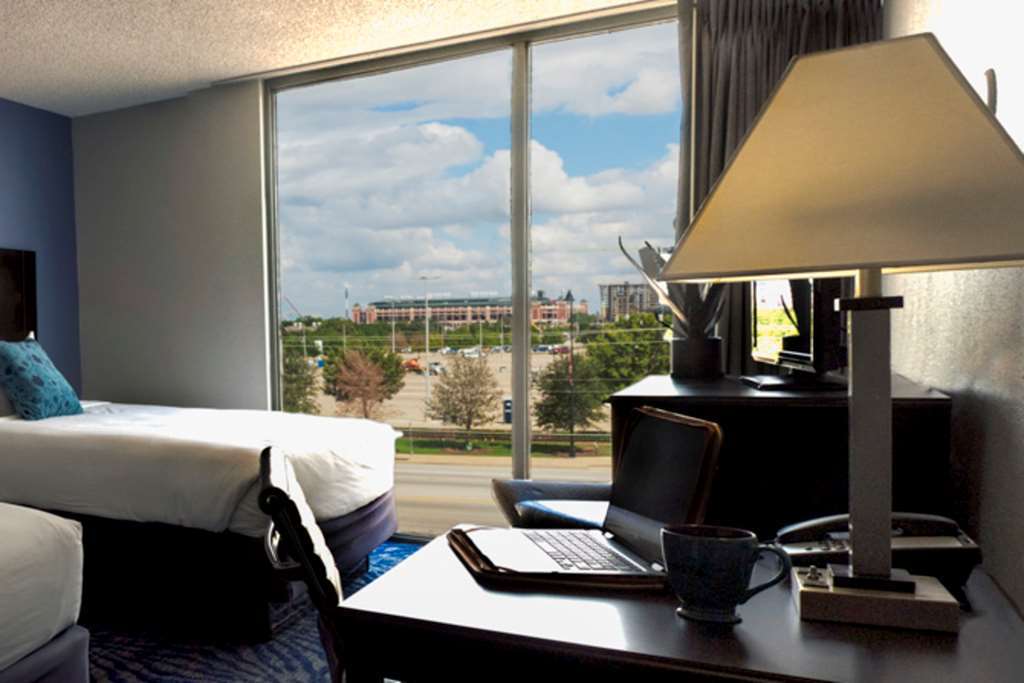 6 Tx Entertainment District 2* Arlington