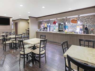 Days & By Wyndham Near Six Flags 2*