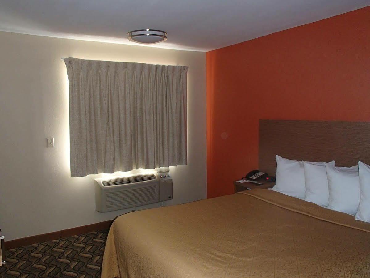 Days & By Wyndham Near Six Flags Arlington