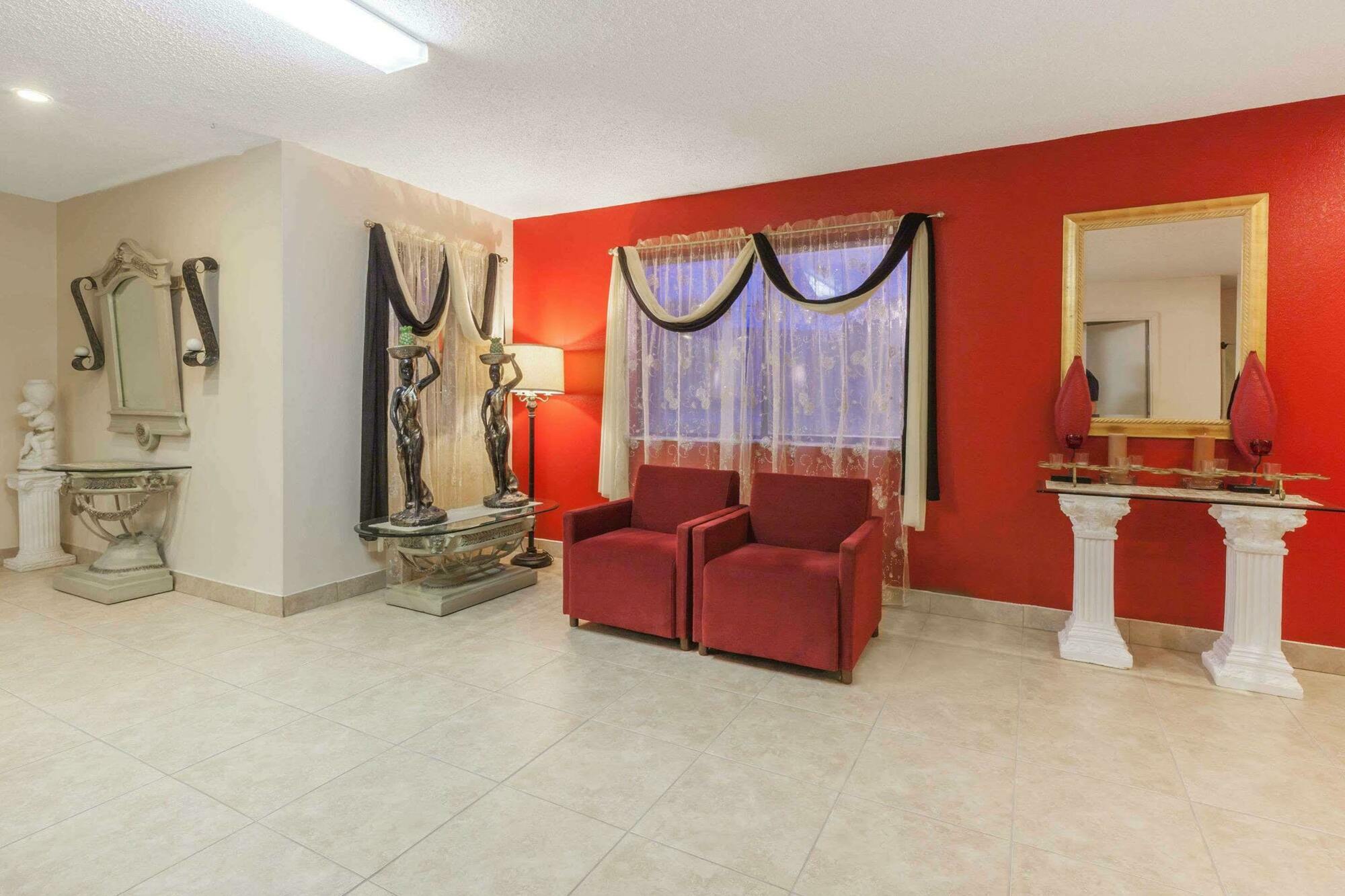 Super 8 By Wyndham East