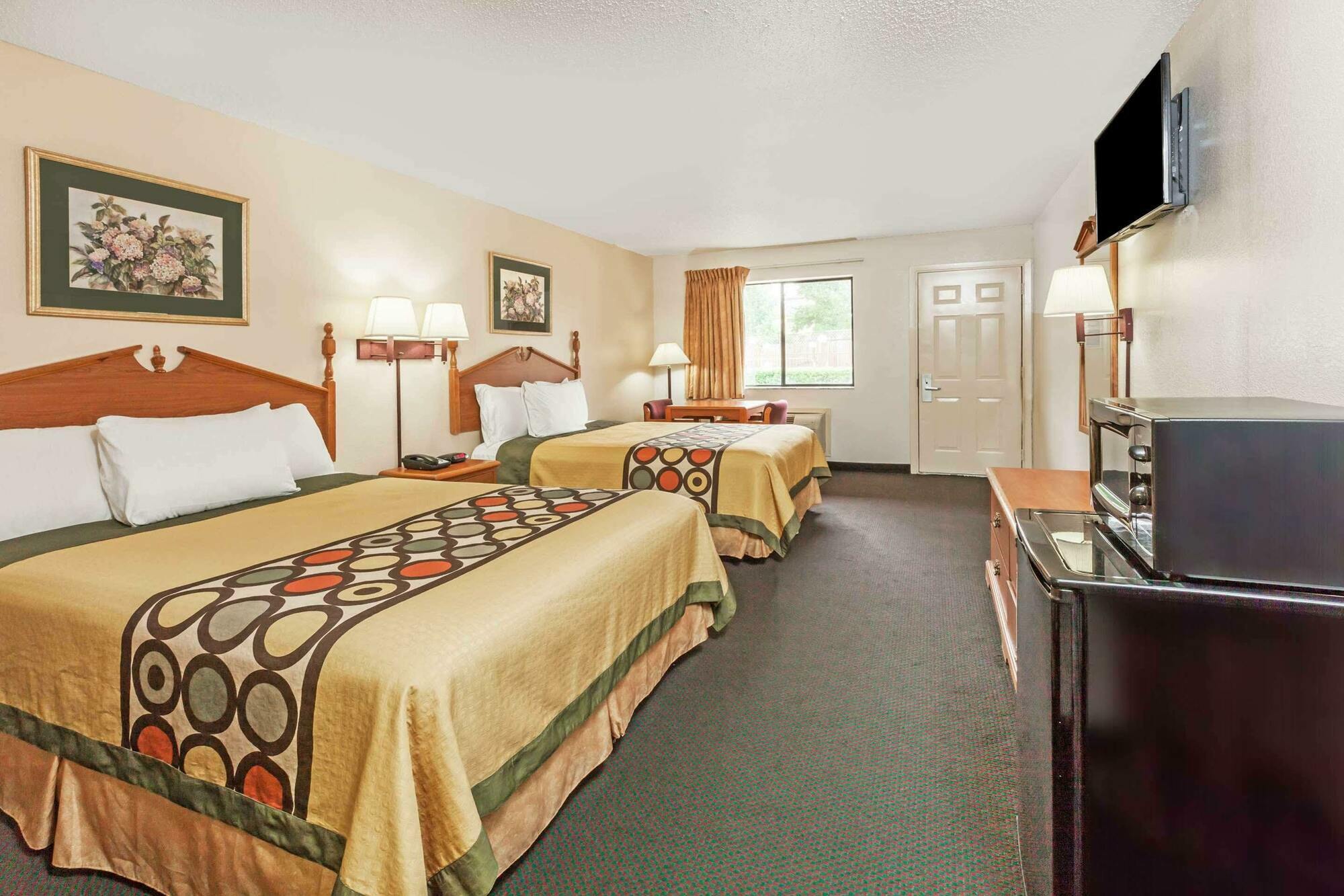 Super 8 By Wyndham East 2*