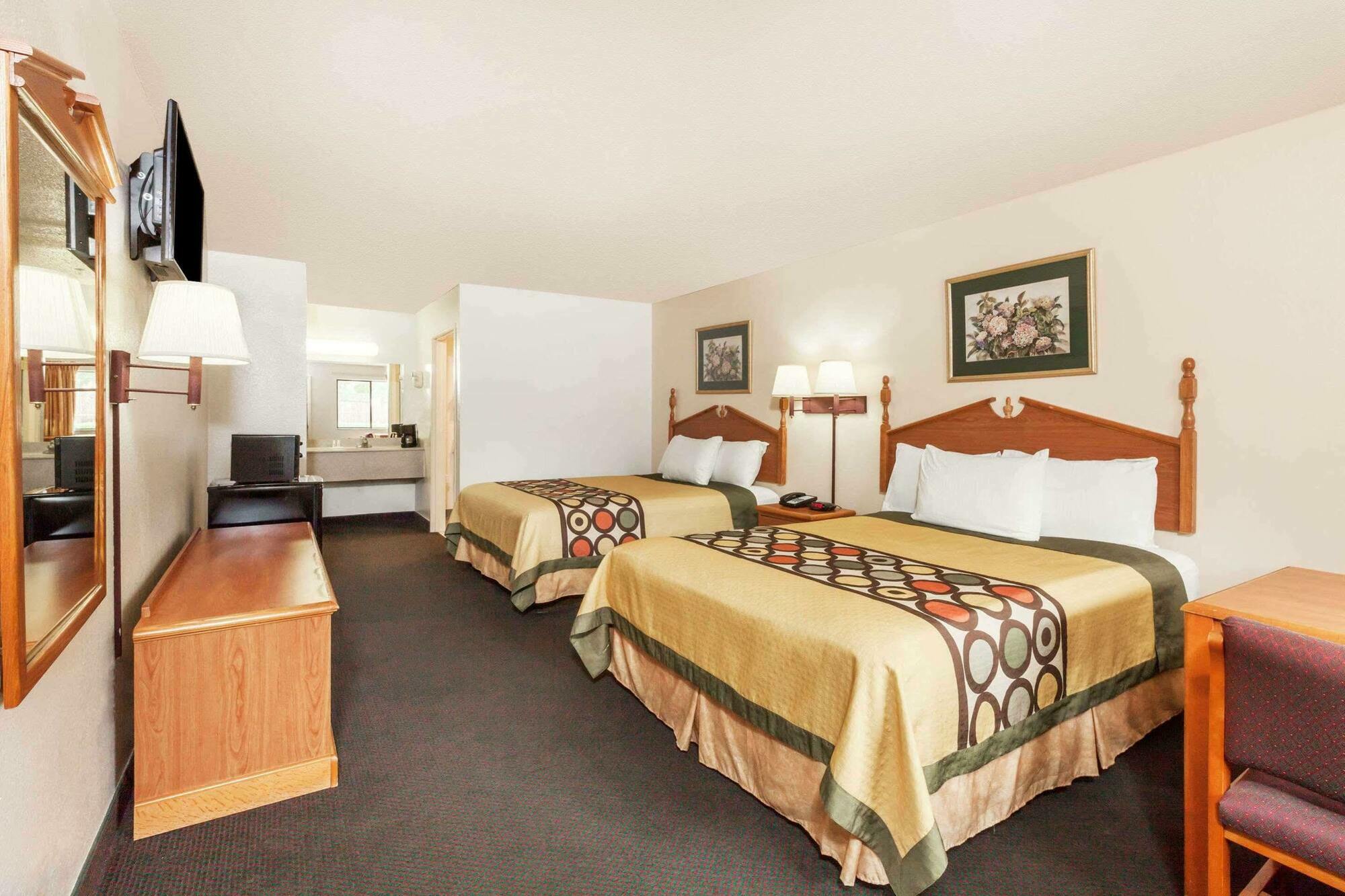 Super 8 By Wyndham East 2*