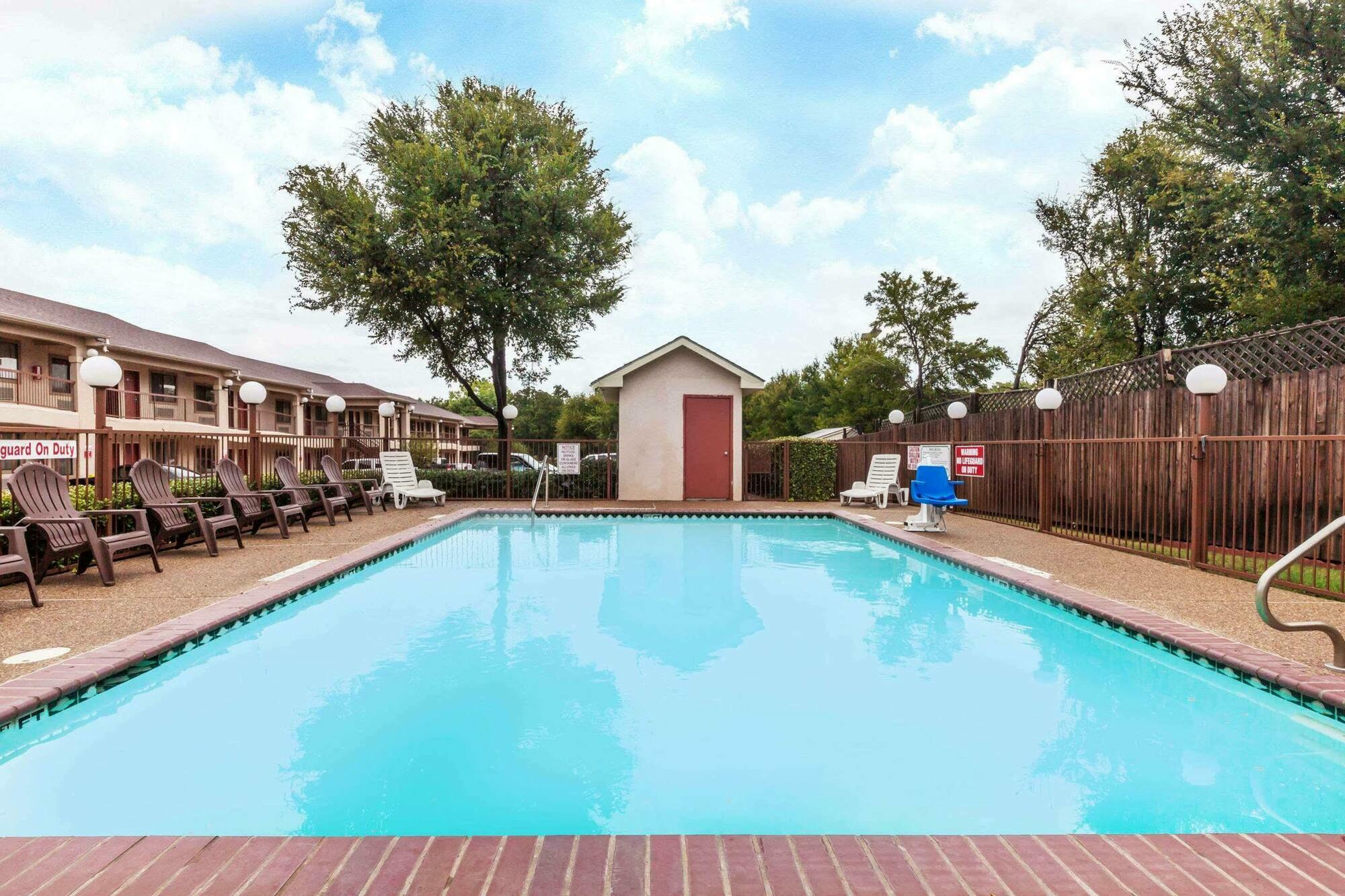 Super 8 By Wyndham East