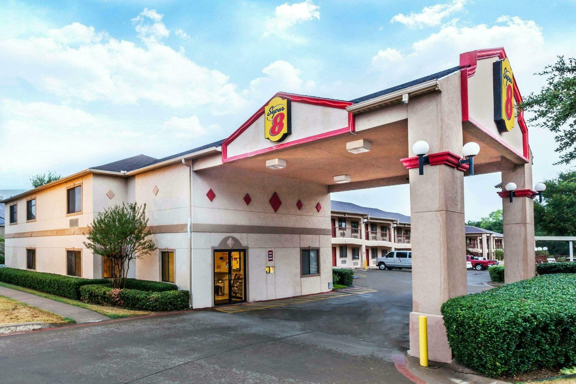 Hotel Super 8 By Wyndham East Arlington