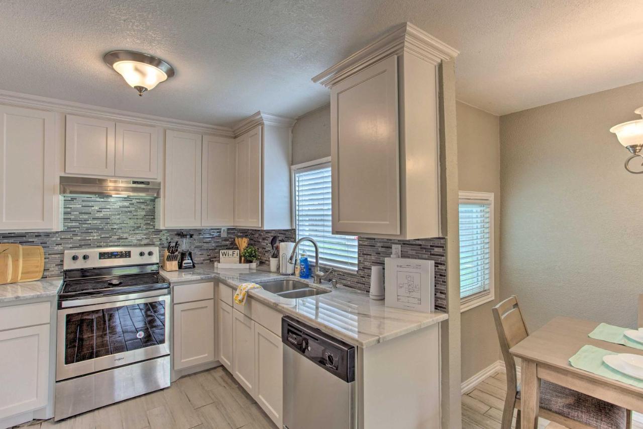 With Yard Walk To Cowboys Stadium! Holiday home Arlington