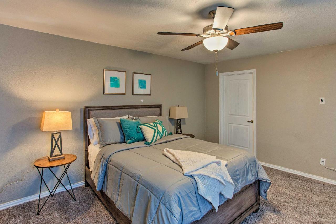 With Yard Walk To Cowboys Stadium! Holiday home Arlington